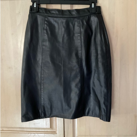 COMINT LADIES Genuine Leather Skirt Size 7/8 Black A-Line - Picture 1 of 6